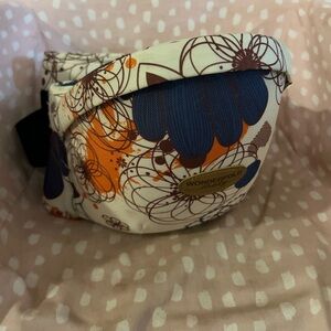 Wonderfold baby hip stool